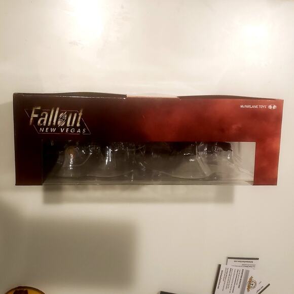 McFarlane Toys Fallout New Vegas Riot Ranger Armor and Benny Survivor 2 Pack NEW - Picture 3 of 3